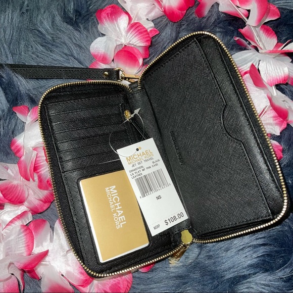 🎉HP🎉 Michael Kors iPhone Plus Wallet Clutch - Picture 2 of 3